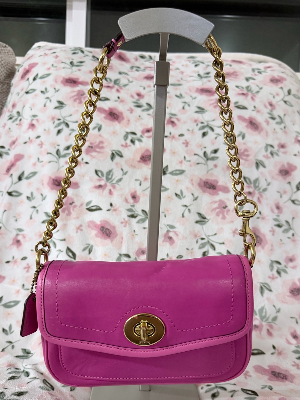 🌸 Coach SUPER RARE Turnlock Hot Pink Colorblock Tattersall Legacy Gold Chain
